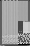 Firana z połyskiem w kolorze białym, wysokość 280 cm, z lekkiego materiału. Zdjęcie przedstawia firanę wiszącą, z delikatnym, tłoczonym wzorem na dolnej krawędzi. Tło w ciemnym odcieniu podkreśla jej teksturę i detal.