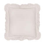 Komplet dwóch poszewek bawełnianych o wymiarach 40x40 cm w kolorze kremowym, z falbanka na brzegach. Poszewki ukazane z góry w pozycji leżącej, na jednolitym tle. Tekstura materiału zajmuje całą powierzchnię, bez widocznych napisów ani zdobień.