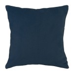 Poszewka Basic Soft 40x40 w kolorze ciemnej granat. Wykonana z miękkiego materiału o matowej strukturze, leżąca na płaskiej powierzchni. Brak widocznych napisów i zdobień, prosty design, idealna do aranżacji wnętrz.