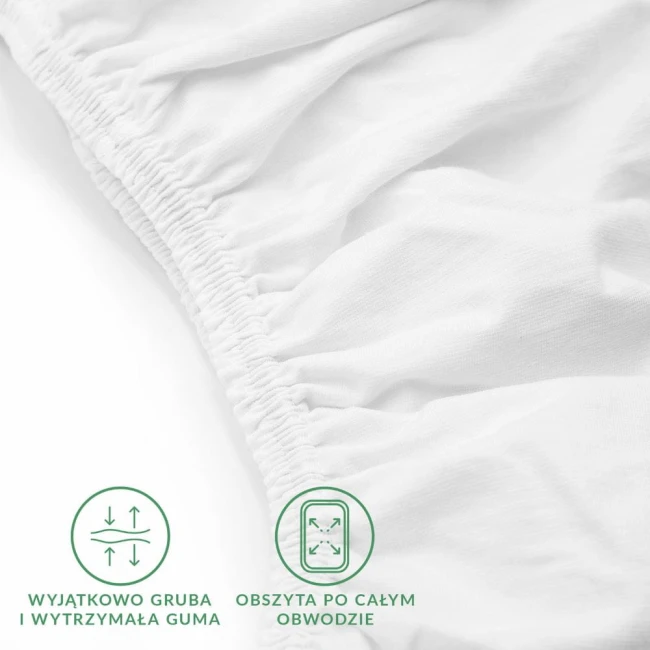 Prześcieradło jersey z elastanem w kolorze białym, z widoczną gumką wokół obwodu. Ujęcie w zbliżeniu, skupiające się na detalach materiału oraz elastycznej, grubej gumy. Tło białe, minimalne.