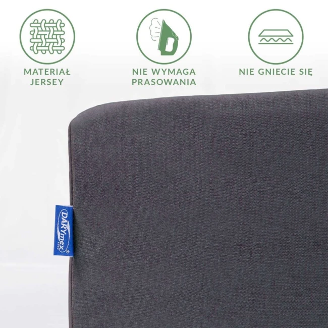 Prześcieradło jersey z gumką w kolorze antracytowym, rozmiar 90x200 cm. Materiał gładki, nie wymaga prasowania i nie gniecie się. Widoczna metka z logo, ujęcie z boku, na białym tle. Prześcieradło złożone, odkrywa strukturę tkaniny.