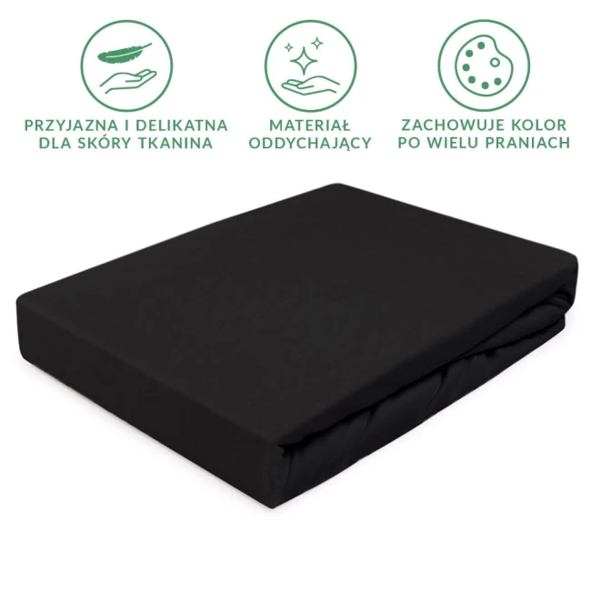 Prześcieradło jersey z gumką 140x200 w kolorze czarnym, ukazane z boku, leżące na białym tle. Materiał jest gładki i elastyczny, idealnie dopasowujący się do materaca. Brak widocznych dodatkowych detali czy wzorów.
