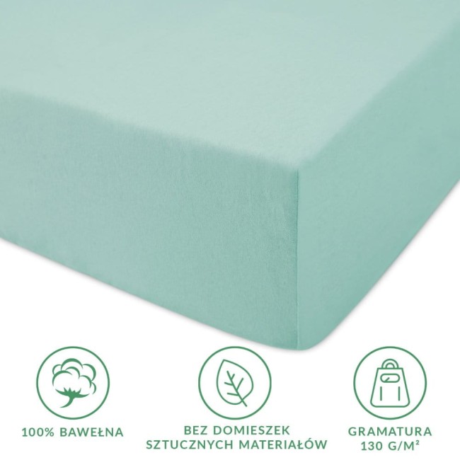Prześcieradło jersey z gumką 160x200 w jasnym turkusie, leżące na białym tle. Wykonane w 100% z bawełny, bez sztucznych dodatków, z grubością 130 g/m². Widoczne elastyczne boki, które zapewniają dobre dopasowanie do materaca.