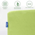 Prześcieradło jersey z gumką w kolorze limonkowym, leżące na białym tle. Widzoczna faktura materiału oraz etykieta z logo Darymex. Piktogramy informują o właściwościach: materiał jersey, brak konieczności prasowania, odporność na zagniecenia.