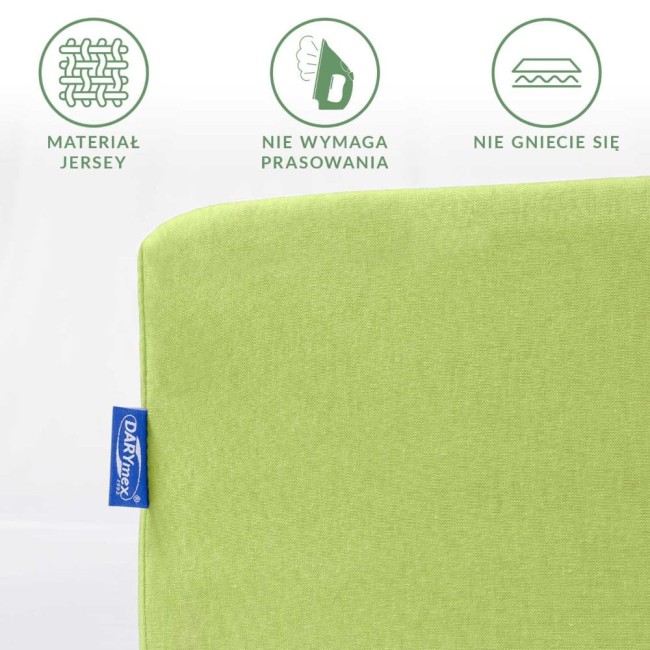 Prześcieradło jersey 180x200 w kolorze limonkowym, wykonane z materiału jersey, z miękką teksturą. Ujęcie z boku, widoczna nieprasowana powierzchnia, nie gniecie się. Na obrzeżu metka z logo. Tło białe, podkreślające kolor.