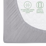 Prześcieradło jersey z gumką w rozmiarze 90x200 w kolorze popielatym. Ujęcie pokazuje detal brzegów z widoczną, wytrzymałą gumą obszywającą. Tło jest jasne i jednolite, co podkreśla strukturę materiału oraz świetne dopasowanie do materaca.