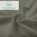 Prześcieradło frotte 90x200 w kolorze szarym, tekstura miękka z delikatnym splotem. Produkt leży na płasko, uwidaczniając elastyczną gumkę, która zapewnia doskonałe dopasowanie. W górnej części widoczna etykieta z informacją o odporności na przecieranie.