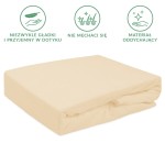Prześcieradło frotte z gumką 120x200 w kolorze jasnego beżu, leżące na płaskiej powierzchni. Wykonane z miękkiego, gładkiego materiału, z widoczną gumką, która zapewnia stabilne przyleganie do materaca. Idealne do sypialni.