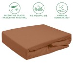Prześcieradło frotte kolor czekoladowy, rozmiar 160x200, leżące na płaskiej powierzchni. Materiał o miękkiej, gładkiej fakturze, elastyczne z gumką, bez widocznych wzorów ani napisów, dobrze dopasowane do materaca.