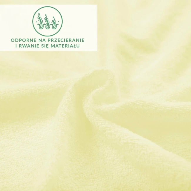 Prześcieradło frotte z gumką w kolorze kremowym, o wymiarach 200x220 cm. Materiał z teksturą, odporny na przecieranie. Ułożone w lekkie fałdy, pokazujące miękkość i elastyczność tkaniny.