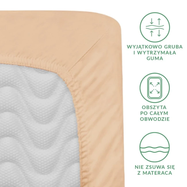 Prześcieradło satynowe z gumką 180x200 w jasnym beżu, widoczne na zdjęciu w zbliżeniu, ukazującym narożnik z elastyczną gumą. Tło białe, a obramowanie gładkie, widać strukturę materiału. Gumka zapewnia stabilność i zapobiega przesuwaniu się.