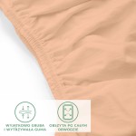 Prześcieradło jersey z elastanem w kolorze różowym, o wymiarach 200x220 cm. Ujęcie w zbliżeniu, pokazujące elastyczną gumkę obwodową i gładką teksturę materiału. W tle wyraźny, biały kolor, zapewniający kontrast.
