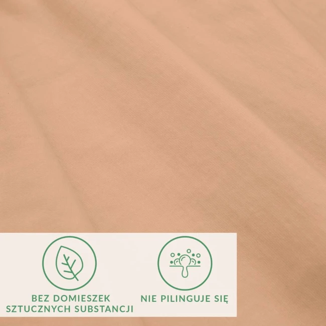 Prześcieradło jersey z elastanem o wymiarach 200x220 cm w kolorze różowym, rozłożone na jasnym tle. Widoczne oznaczenia ekologiczne: bez domieszek sztucznych substancji oraz nie pilinguje się. Gładka, elastyczna tkanina.