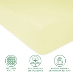 Prześcieradło frotte z gumką w kolorze kremowym o rozmiarze 60x120 cm, wykonane z materiału 82% bawełna i 18% poliester. Widoczne narożniki z gumkami do mocowania, matowa tekstura tkaniny. Elementy graficzne na dole dotyczą materiału i gramatury.