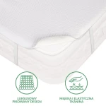 Ochraniacz na materac 120x200 pikowany SOFT-TOUCH w kolorze białym, wykonany z miękkiej, elastycznej tkaniny. Widoczny luksusowy, pikowany wzór oraz elastyczne mocowania, idealny do ochrony materaca.