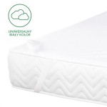 Ochraniacz na materac 200x220 w kolorze białym. Widok z boku, leżący na materacu, z zauważalnym motywem w zygzak na bocznej części. Widoczne mocowania w postaci elastycznych taśm. Tło proste, białe, co podkreśla kolor ochraniacza.