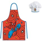 Fartuszek kuchenny dziecięcy w kolorze czerwonym z grafiką Spidermana, z niebieskimi akcentami. Z przodu widoczny Spiderman na tle pajęczyn, a obok czapka kucharska z logo. Ujęcie frontalne, fartuszek w pozycji wiszącej, czapka leżąca obok.