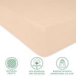 Prześcieradło frotte z gumką 180x200 w kolorze różu perłowego, wykonane z materiału 82% bawełna i 18% poliester. Widoczne zejście krawędzi i gumka mocująca, leżące na płaskiej powierzchni. Tekstura frotte oraz informacje o gramaturze 155 g/m².
