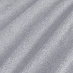 Poszewka frotte 40x40 w kolorze popiel szarym, miękka w dotyku, zaprezentowana w zbliżeniu. Widoczna tekstura oraz splot materiału, leżąca na gładkiej powierzchni. Idealna do dekoracji i ochrony poduszki.