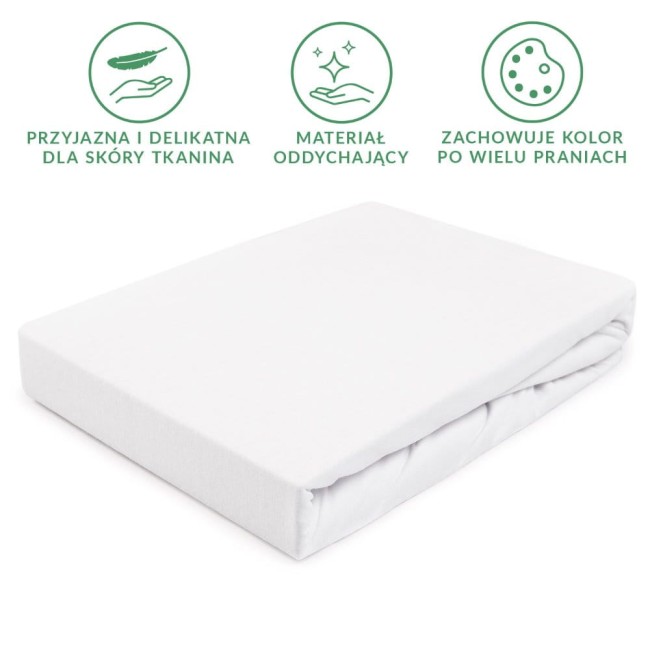Prześcieradło jersey z gumką 160x200 w kolorze białym, leżące na prostym tle. Wykonane z materiału oddychającego, z gładką fakturą. Widoczna dolna część ze starannie obszytymi krawędziami, idealnie dopasowuje się do materaca.