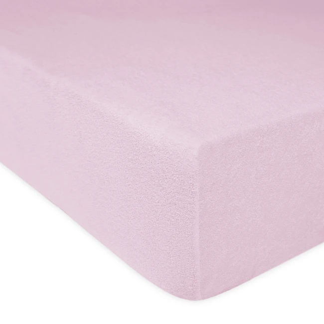 Prześcieradło frotte z gumką w kolorze wrzosu, rozmiar 120x200 cm, leżące na płaskiej powierzchni. Widoczna faktura materiału, miękka i elastyczna, idealnie dopasowująca się do materaca. Brak dodatkowych wzorów i napisów na tkaninie.
