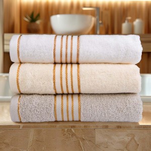 Ręcznik kąpielowy 50x90 cm bawełniany kolor biały z bordiurą w złote paski 500 g/m2 TIWANO