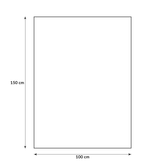 Koc bawełniany 150x200 cm w kolorze zielonym, ze wzorem choinek. Dwustronny, z frędzlami na brzegach. Prezentowany leżąco, pod kątem, na jednolitym tle. Ważny element dekoracji wnętrza o świątecznym charakterze.