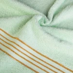 Komplet ręczników z bawełny w eco pudełku krem i jasny zielony z bordiurą w złote paski 500 g/m2 TIWANO 4 kpl.