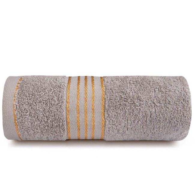Komplet ręczników z bawełny w eco pudełku krem i szary z bordiurą w złote paski 500 g/m2 TIWANO 4 kpl.
