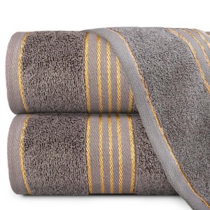 Komplet ręczników z bawełny w eco pudełku szary i ciemny szary z bordiurą w złote paski 500 g/m2 TIWANO 4 kpl.