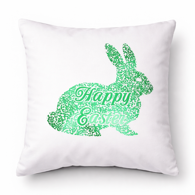 Poszewka dekoracyjna 40x40 cm w białym kolorze z zielonym zajączkiem. Na tkaninie widnieje napis Happy Easter w stylizowanej czcionce. Zając jest wyraźnie zarysowany, a tło jest proste, co podkreśla wzór.
