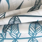 Pościel bawełniana 200x220 Amazoni biała w dekoracyjne niebieskie liście, Cottonlove Exclusive