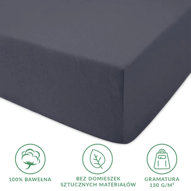 Prześcieradło jersey z gumką w kolorze antracytowym o wymiarach 60x120 cm, wykonane w 100% z bawełny. Ułożone poziomo, widoczny detal gumki na krawędzi zapewniający idealne przyleganie.