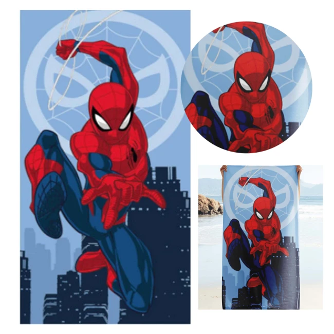  Niebieski ręcznik Spider-Man z bohaterem na tle miasta i pajęczyny 