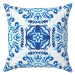 Poszewka dekoracyjna 43x43 niebieska i biała, w ornament alfa
