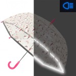 Parasol młodzieżowy w transparentnym fasonie, długi, z motywem jednorożców i tęczy. Ujęcie z boku, ukazujące różową rączkę w kształcie haka. Widoczny delikatny wzór na powłoce, podkreślający lekkość i radosny styl. Tło jednolite, ciemne.