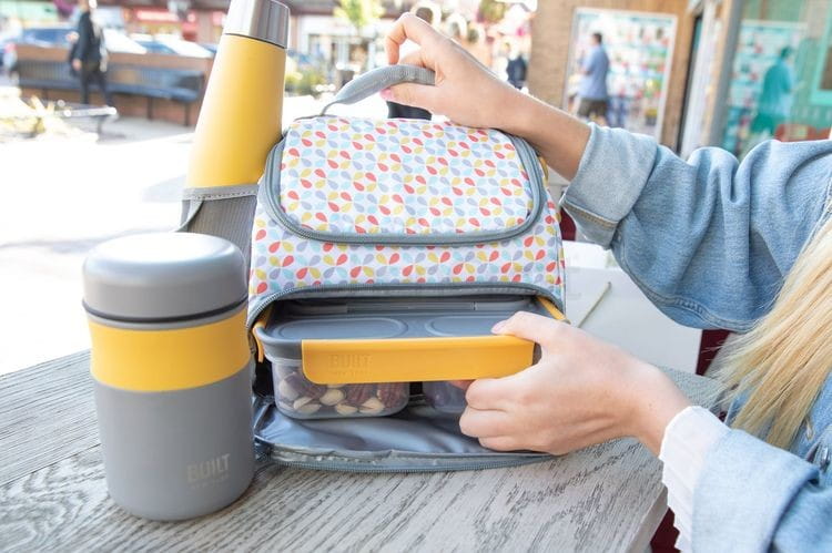 Termos i lunchbox – jak zapakować prowiant na jednodniową wycieczkę?